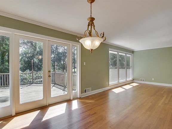 5th image of 2819 Shady Valley Dr