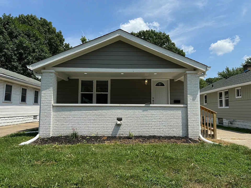 951 N Bradley Ave