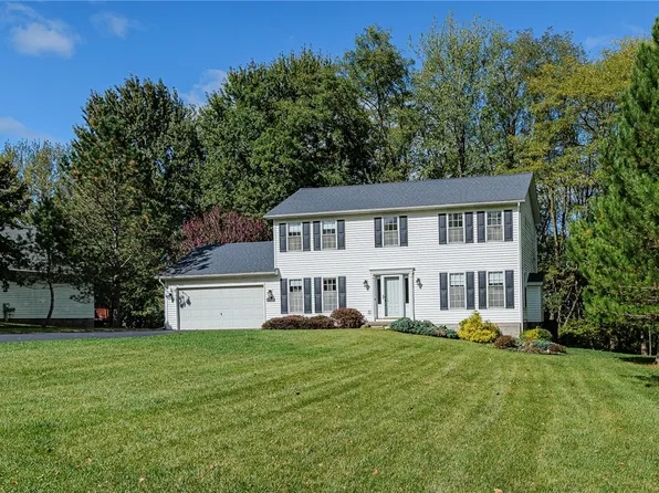 3563 View Pointe Dr, Macedon, NY 14502