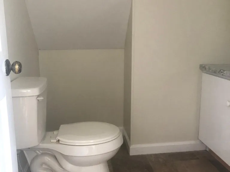 1/2 Bath