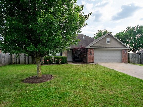 3rd image of 2955 Brushwood Ave