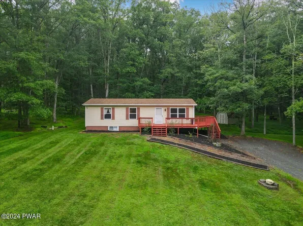 111 Grasshopper Way, Hawley, PA 18428