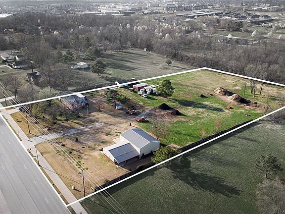 3rd image of 2721 W Perry Rd