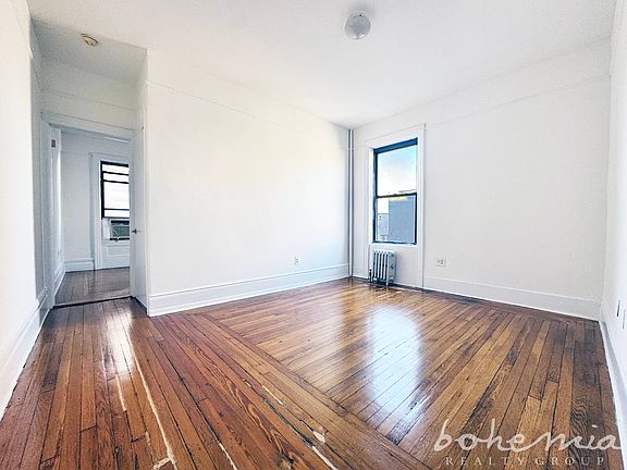 4th image of 3427 Broadway #5E