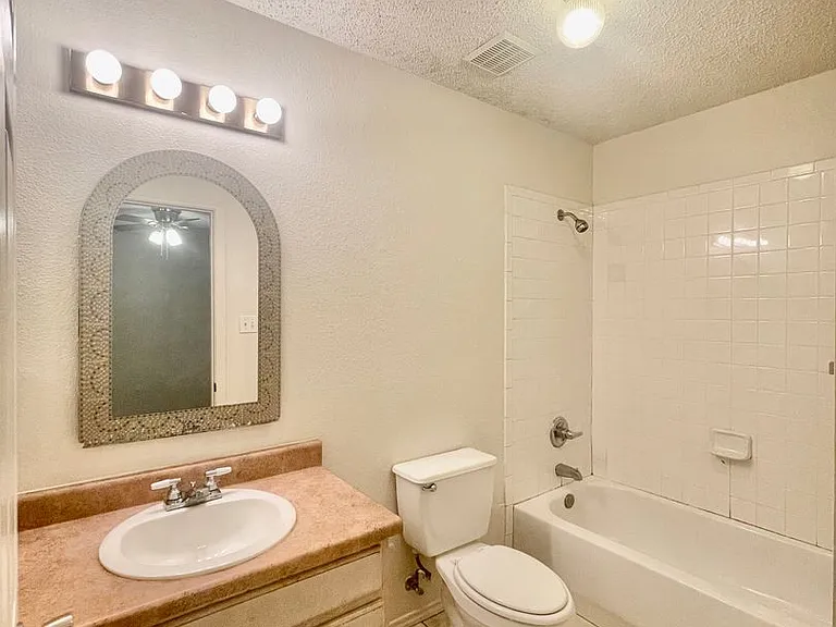 1629 Gordon St — Photo 11