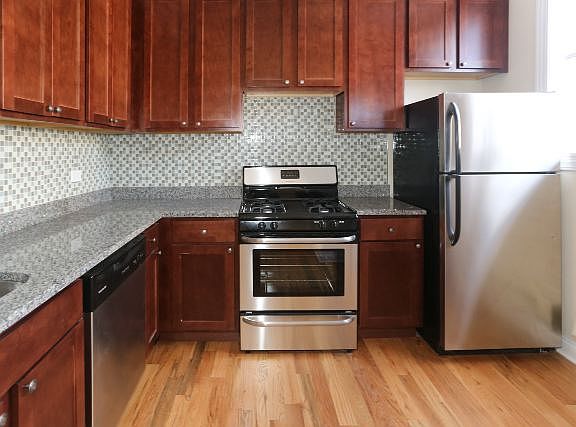 3rd image of 4425 N Wolcott Ave #21701A