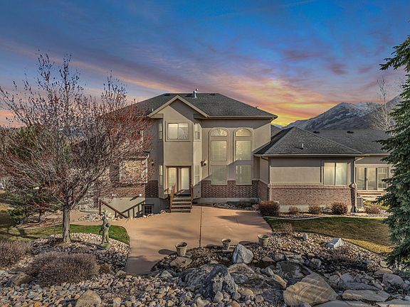 3rd image of 596 S Cascade Ct