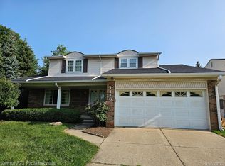 1446 Shaker Dr, Troy, MI 48083