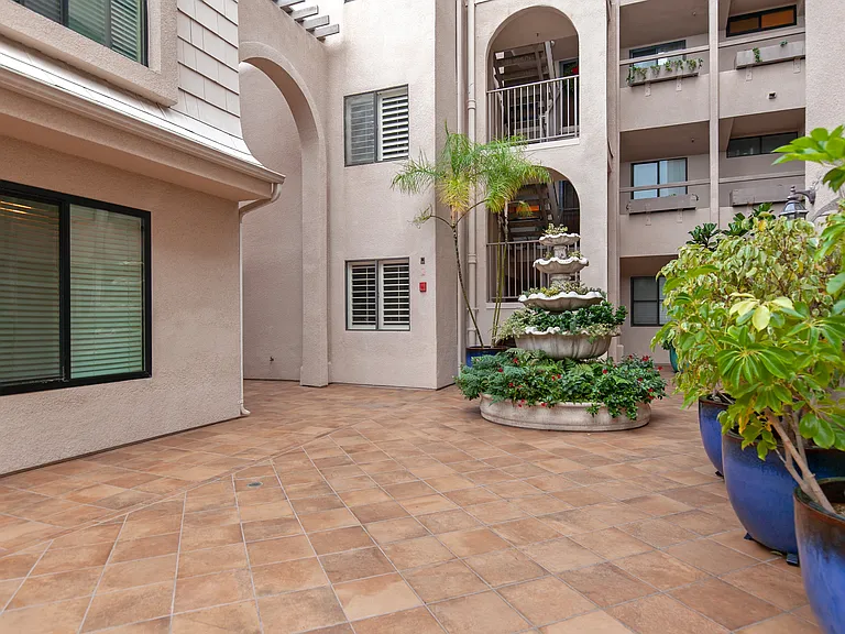 1225 Pacific Beach Dr — Photo 2