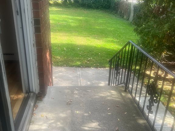 3rd image of 940 Shippan Ave #6