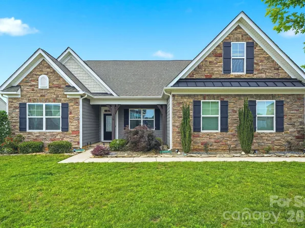 110 Caversham Dr, Mooresville, NC 28115
