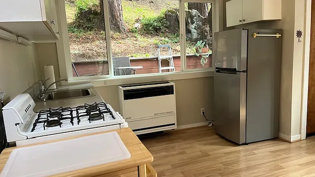 other view of the kitchen