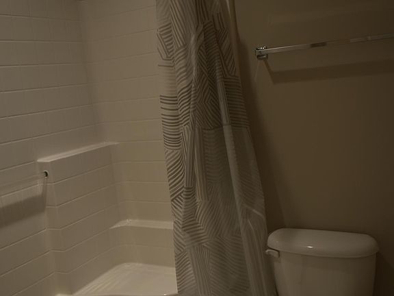5th image of 913 Buckhurst Ln
