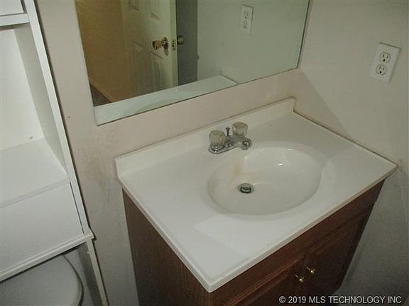 5th image of 224 W Jefferson Ave