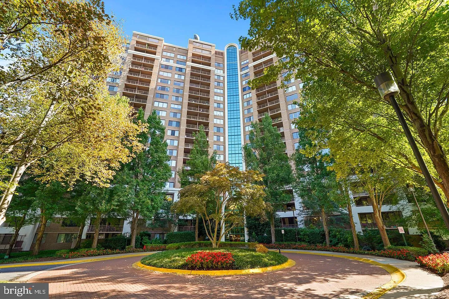 1 bed, 1.0 bath, 925 sqft, $2,250 — Photo 1