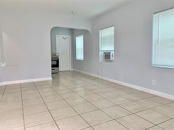 3rd image of 2319 Adams St #20