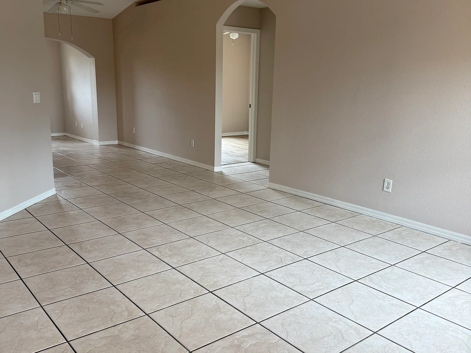 3 bed, 1436 sqft, $1,975 — Photo 4
