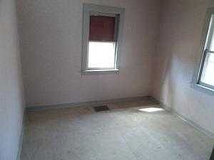 3rd image of 1617 Whitcher Ave