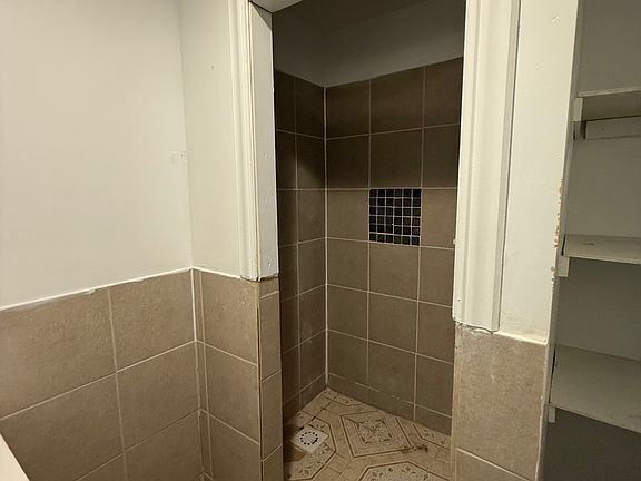 5th image of 35 Eastview Ave #4