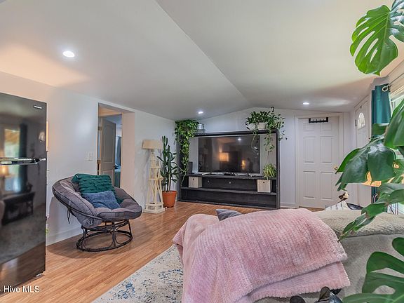 3rd image of 9277 Jennifer Court NE