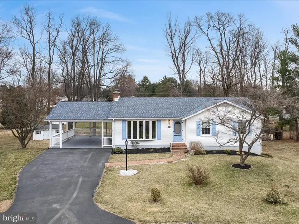 22 Friendship Ct, Charles Town, WV 25414