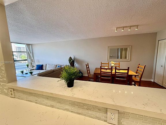 3rd image of 200 Leslie Dr APT 425