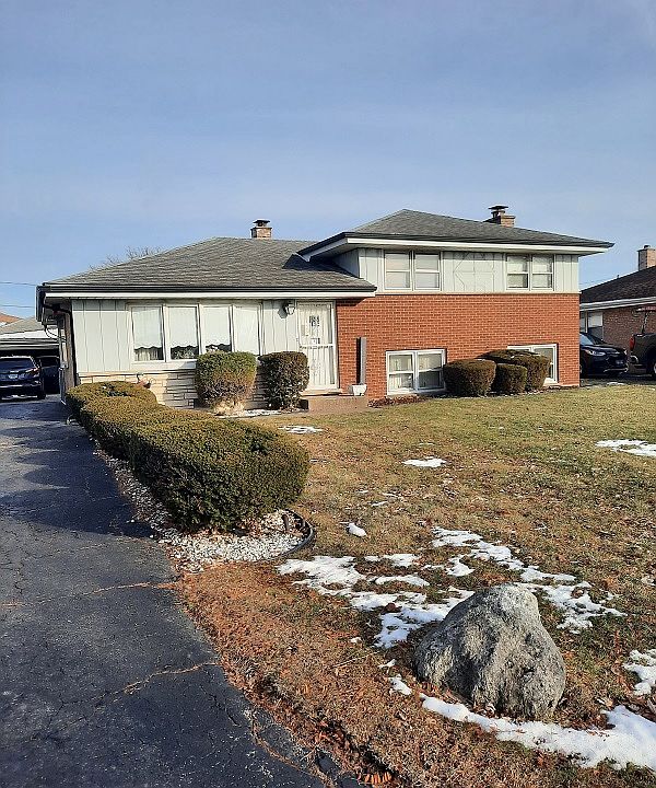 1st image of 7912 W 73rd St