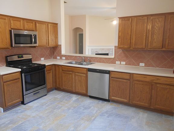 3rd image of 903 Rosemont Ct