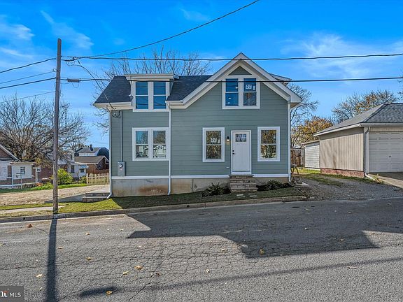 2nd image of 511 Berry St