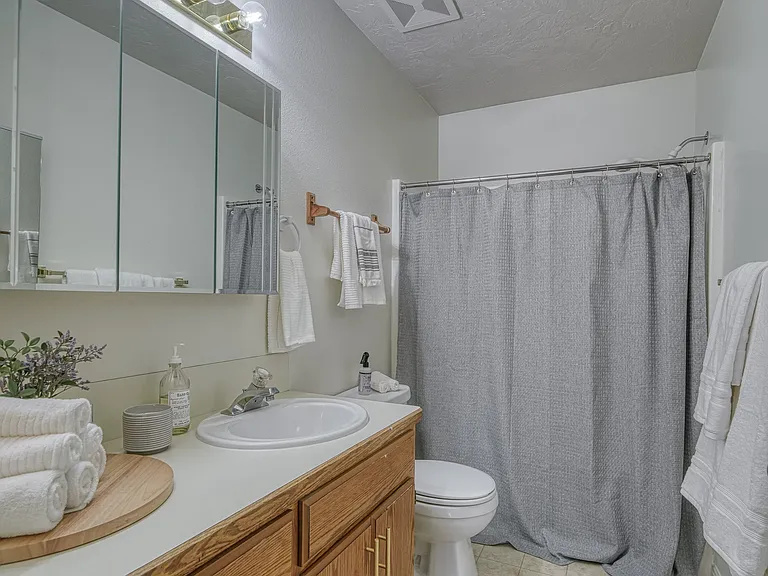 741 Clarence Ct — Photo 38