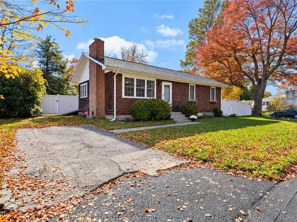 6 Azalea Rd, Narragansett, RI 02882