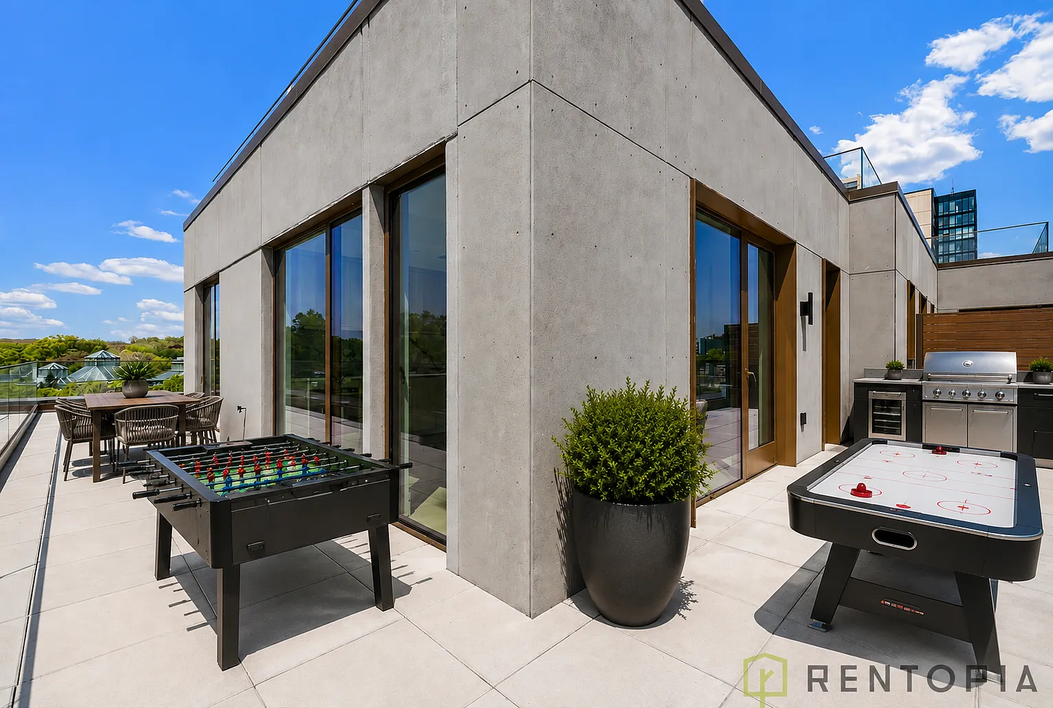 960 Franklin Avenue — Photo 4