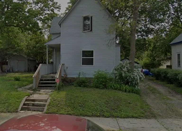 2515 Girard Ave N — Photo 1