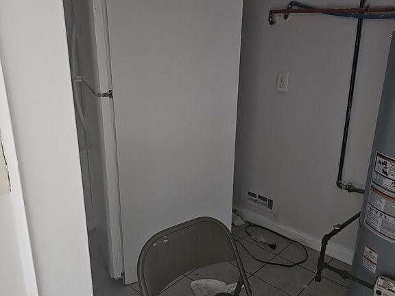 4th image of 4 S Oak St