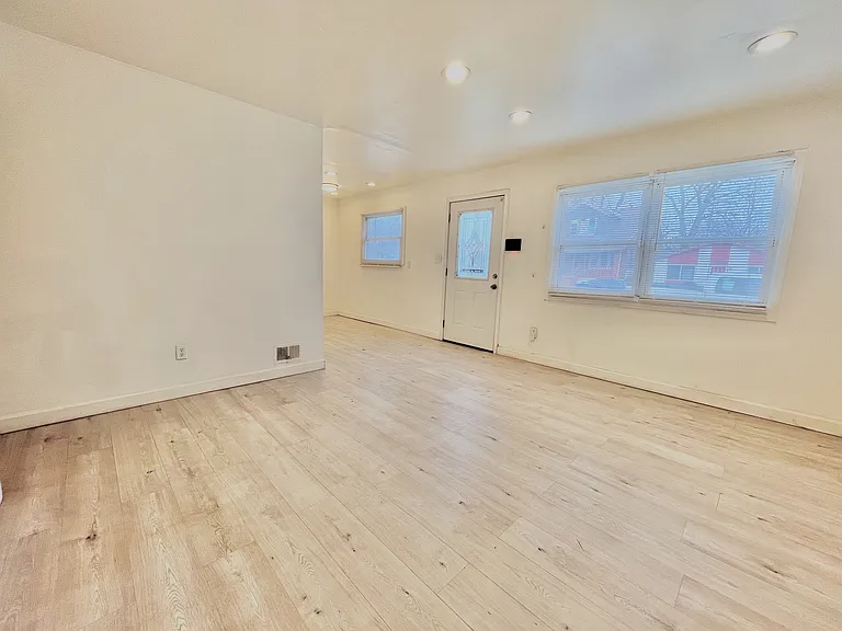 17381 Charest Ave — Photo 3
