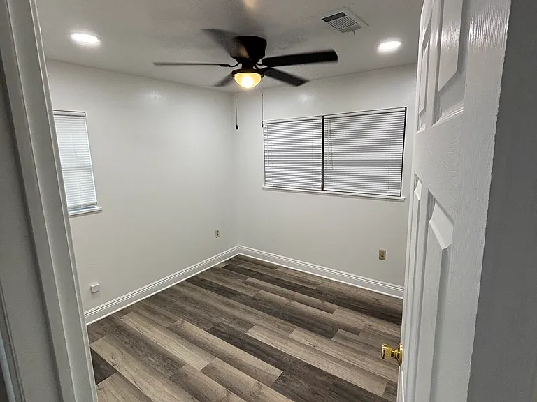 210 Appletree Ln — Photo 24
