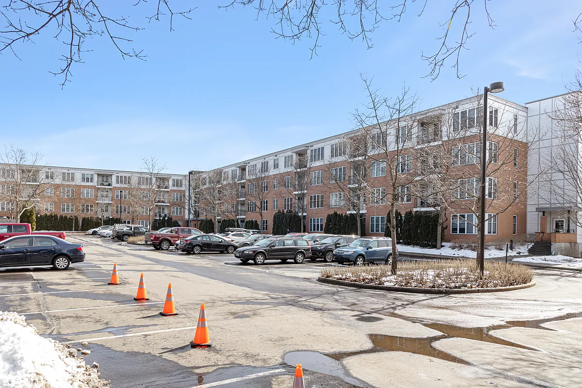 Building Photo - 370 Farrell St #325