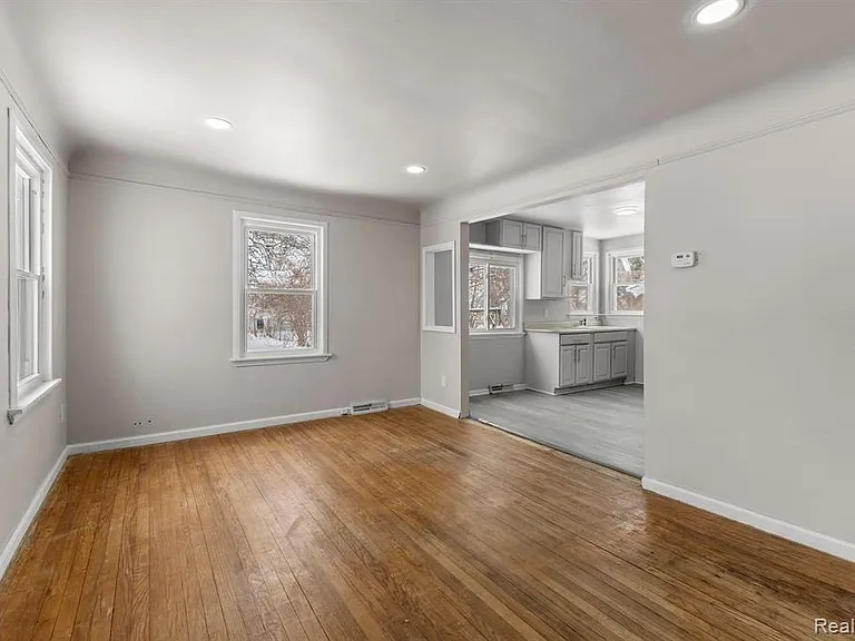 28643 Beechwood St — Photo 19