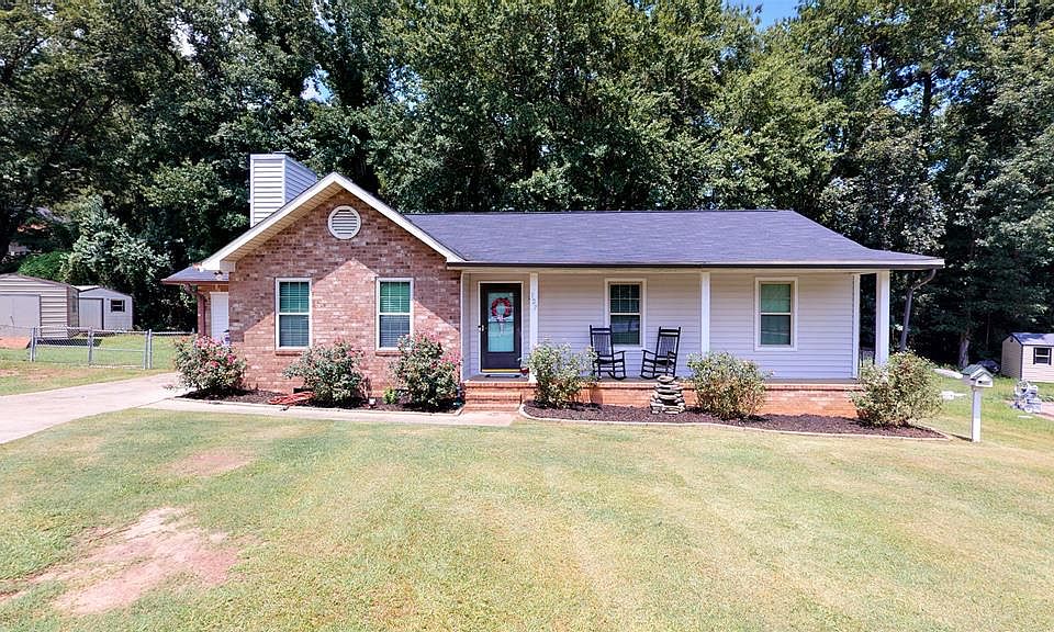 1st image of 127 Crawford Dr