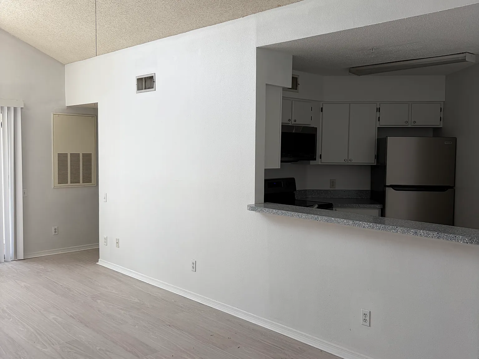 2 bed, 820 sqft, $1,600 — Photo 3