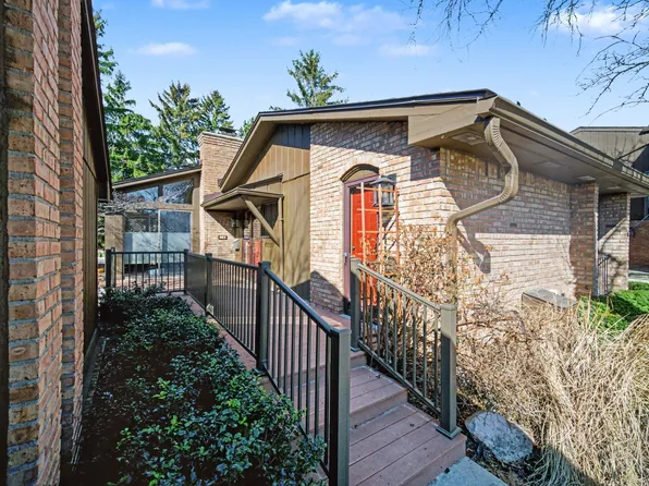 863 Greenhills Dr, Ann Arbor, MI 48105