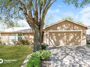 5906 Willow View Dr, Arlington, TX 76017