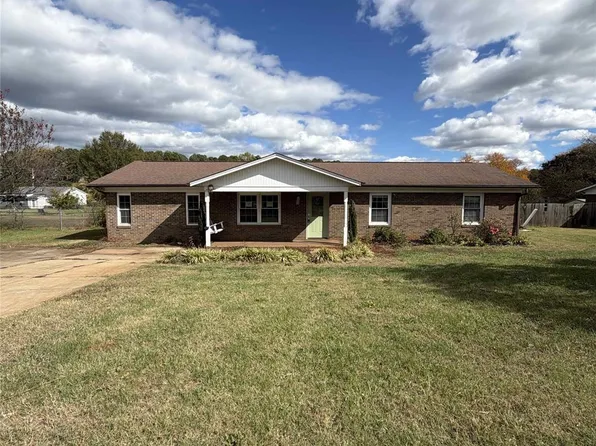 2034 Whitegate Ln, Newton, NC 28658