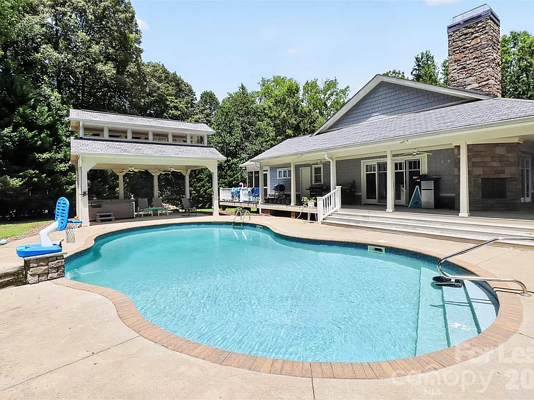 9704 Saddle Ave — Photo 28