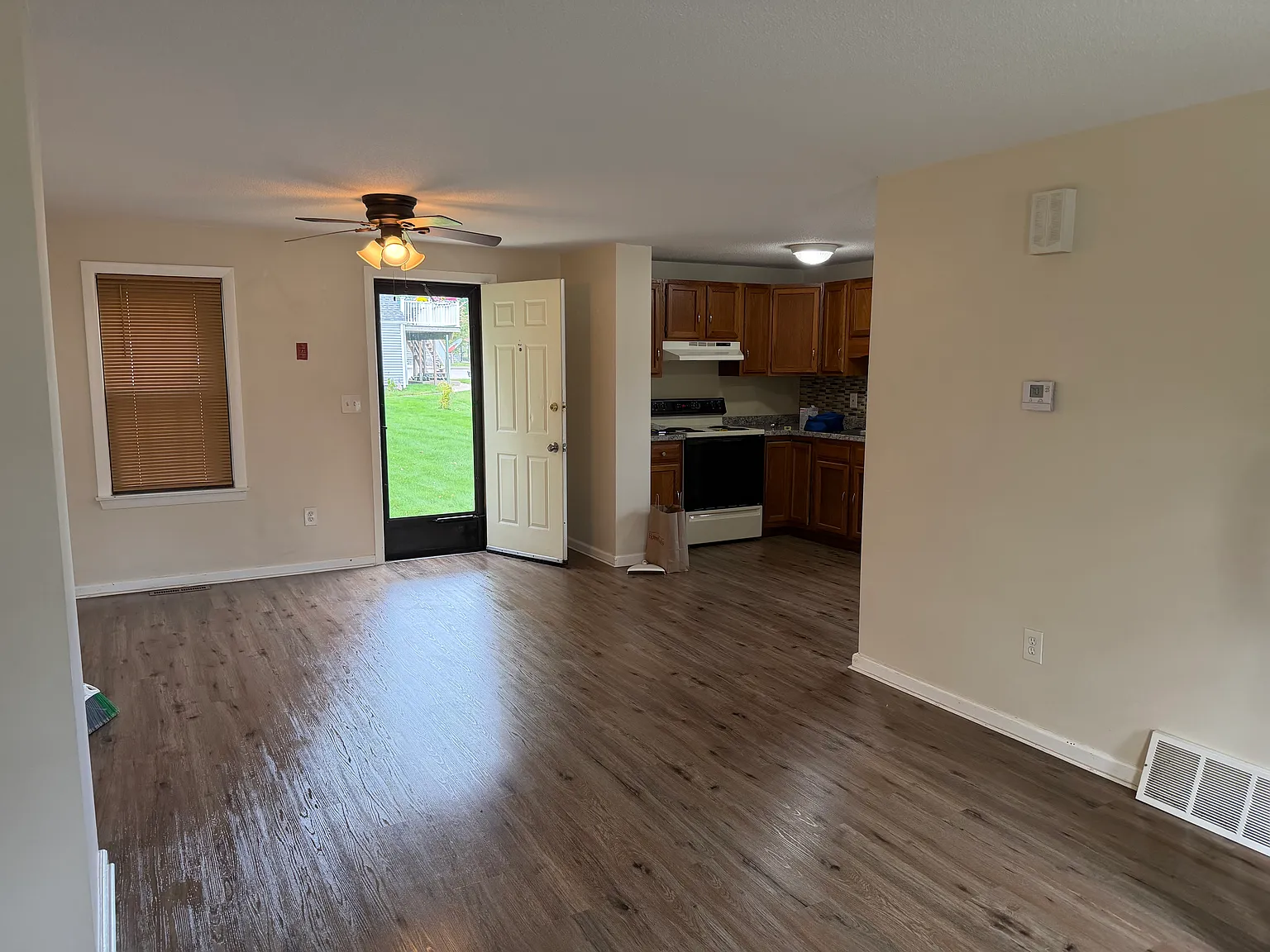 1 bed, 900 sqft, $1,700 — Photo 3