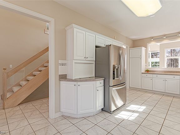 4th image of 393 W Glengary Cir