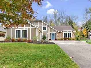 30957 Windy Hollow Ln, North Olmsted, OH