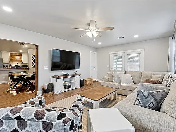 10609 N McKinley Ave — Photo 10