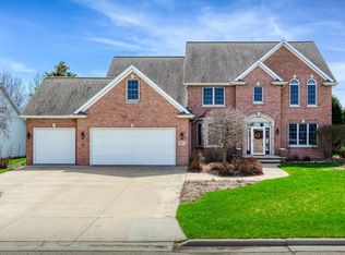 817 Yorkshire Rd, Neenah, WI 54956