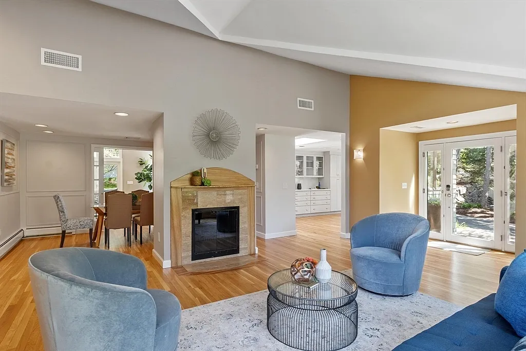 4 bed, 3040 sqft, $7,000 — Photo 3